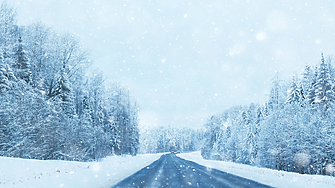 Времето през уикенда: Ветрове и снеговалежи