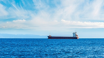 Според съобщенията Русия е разположила подводница и други кораби за