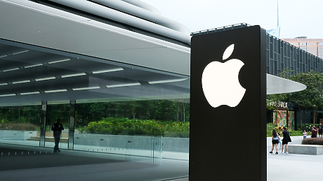 Apple разрешава алтернативни магазини за iPhone приложения в Япония