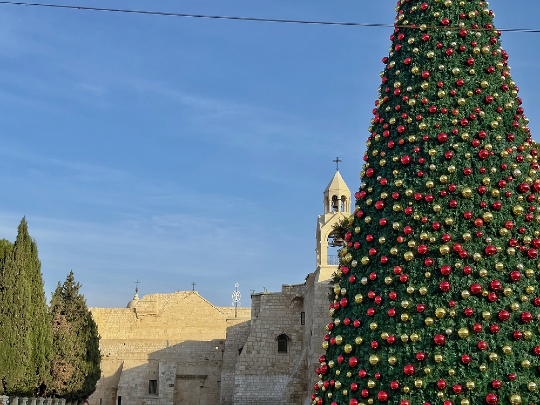 Хиляди хора се стичат към Витлеем, за да съживят коледния дух след 2 години война в Газа