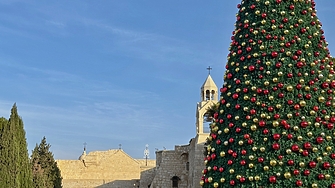 Хиляди хора се стичаха на площада Яслите във Витлеем в