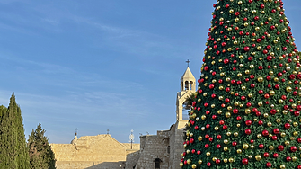 Хиляди хора се стичат към Витлеем, за да съживят коледния дух след 2 години война в Газа