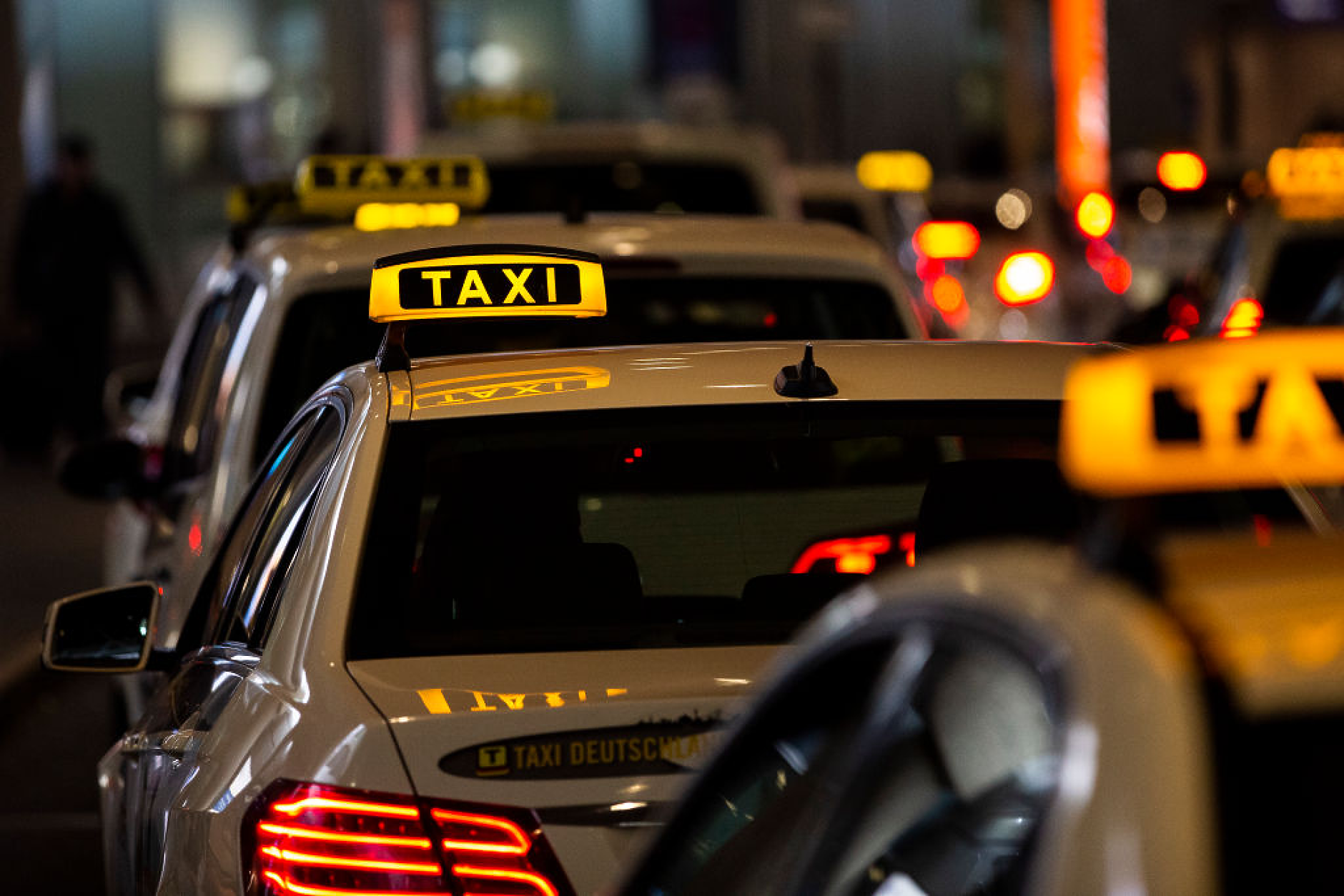 Вече плащаме по-скъпо за таксиметровите услуги