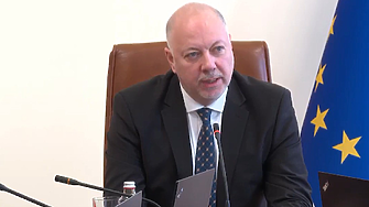 Премиерът в оставка Росен Желязковприе и върна на президента Румен