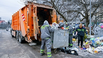 Продължава усилената работа по сметоизвозване в най засегнатите райони до