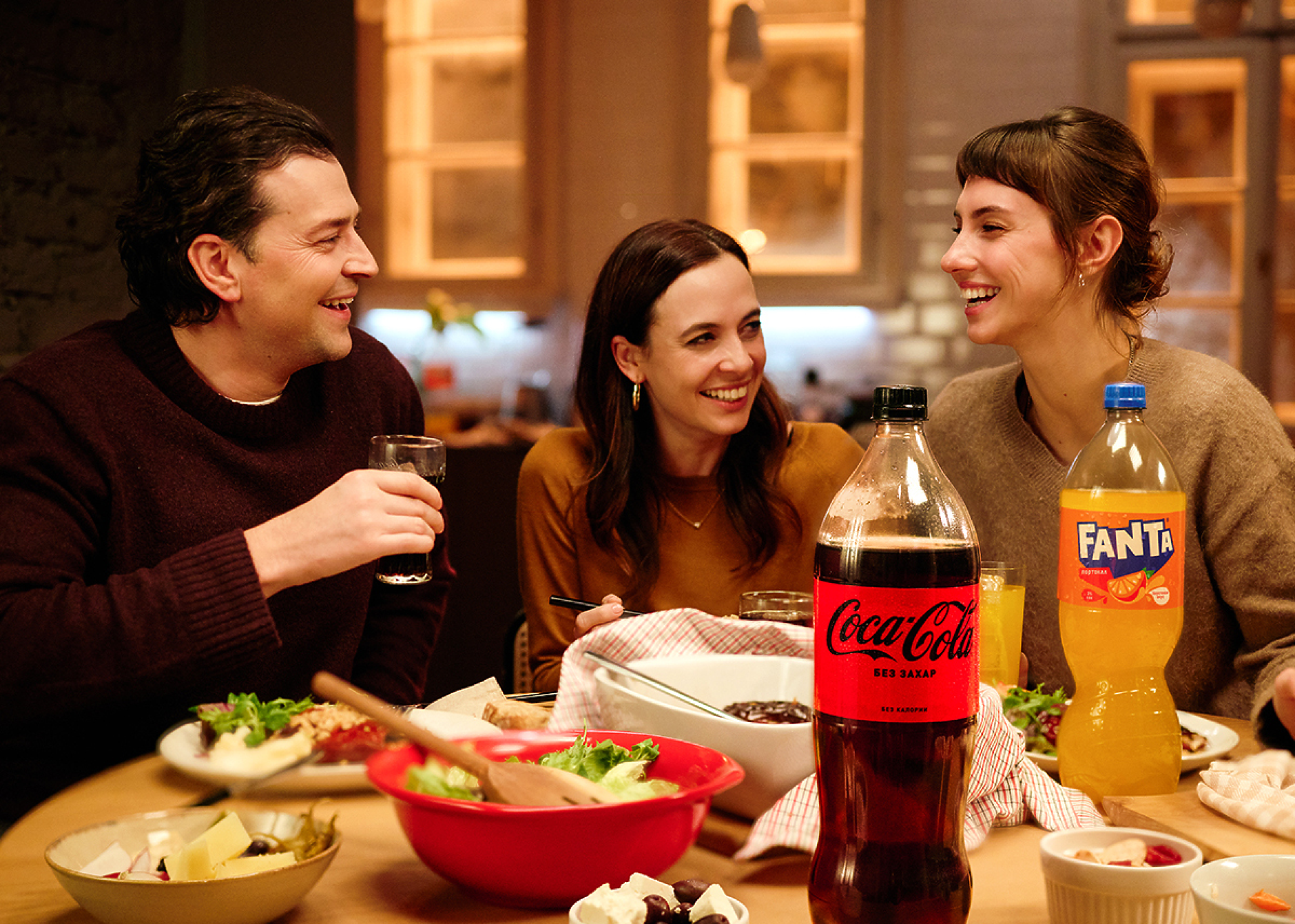 Весела Бабинова, Владимир Зомбори и Екатерина Лазаревска разказват история за магията на споделените моменти