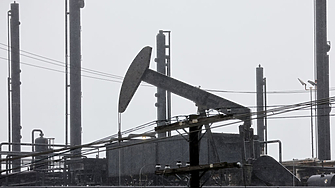 Цените на петрола се понижиха в ранната търговия в сряда