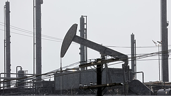 Цените на петрола се понижават след четири дни на ръст