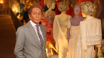 Модният свят скърби за загубата на италианския моден дизайнер Валентино