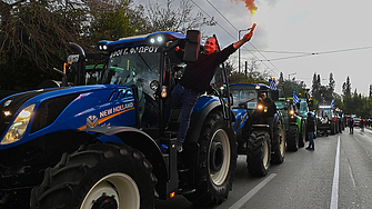 В очакване на преговори с властта: Гръцките фермери намалиха часовете за пътни блокади