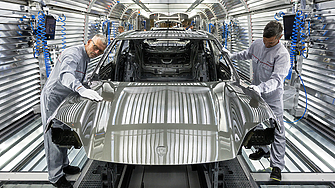 Германският автомобилен производител Porsche е намалил глобалните си продажби с