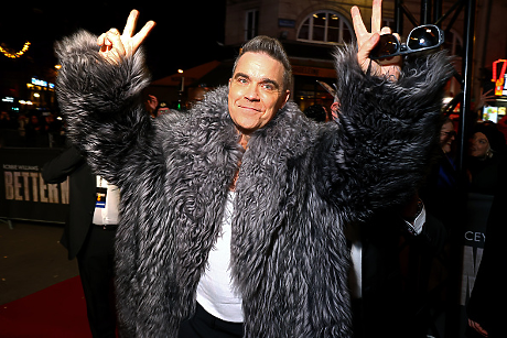 След прекъсване от 7 г.:Роби Уилямс издаде хитов нов албум, три седмици преди обявената дата