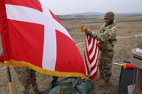 Bild:  Първите войски на NATO пристигнаха в Гренландия поради заплаха от САЩ