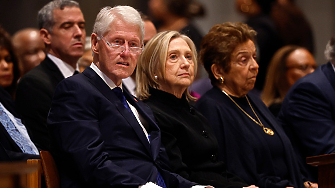 Бившият президент на САЩ Бил Клинтън и бившият държавен секретар