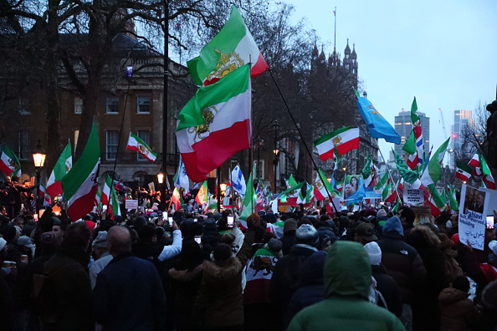 Нажежена обстановка: Съединените щати призовават гражданите си незабавно да напуснат Иран