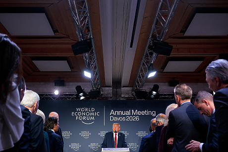 Шефове  на големи корпорации пропуснаха полетите си от Давос заради закъснение на Тръмп