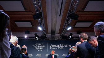 Над 100 изпълнителни директори на големи корпорации чакаха около час