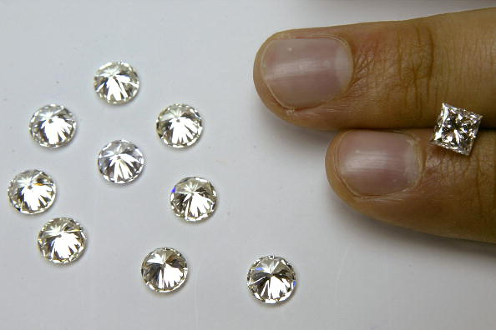 Цените на диамантите отбелязват понижение за четвърта поредна година 