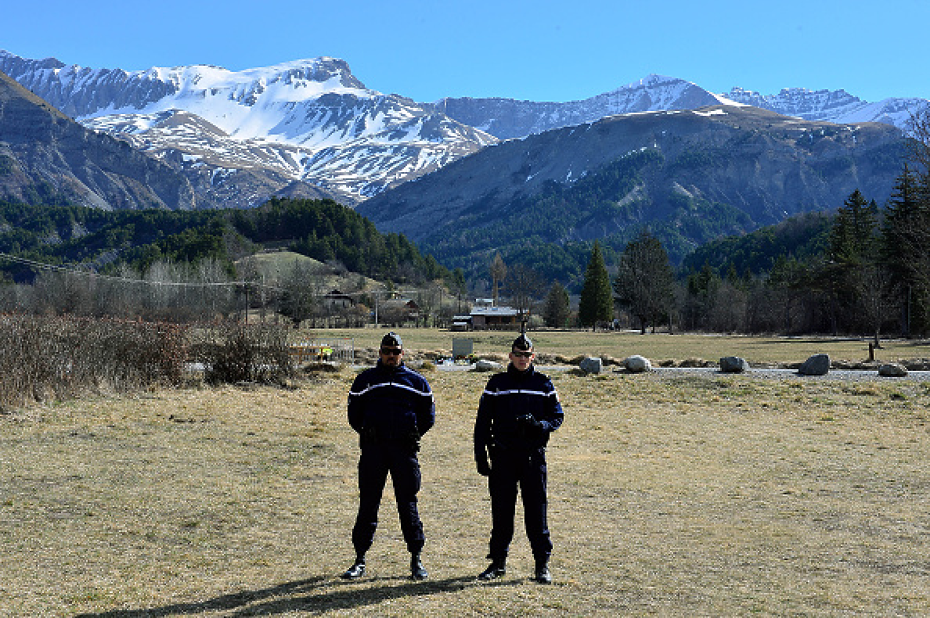 Бивш лидер на националистите и футболен деятел беше застрелян на погребението на майка си в Корсика