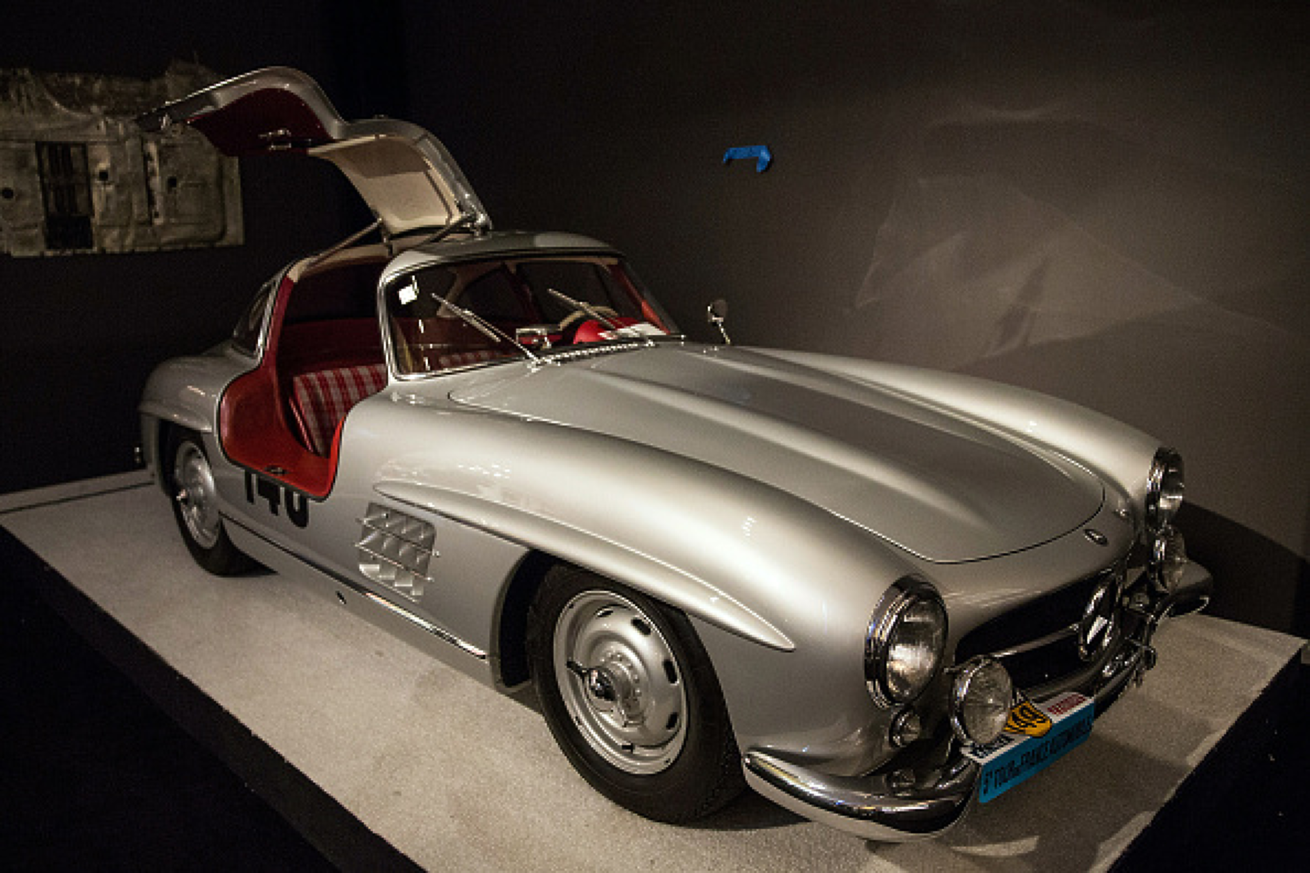 Рядък модел на Mercedes-Benz беше продаден за рекордните 4 407 800 евро на аукцион в Париж