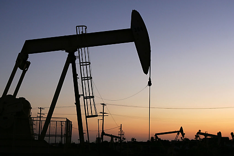 Петролът поскъпва, тъй като рискът за доставките от Иран противодейства на очакванията за възобновяване на износа от Венецуела