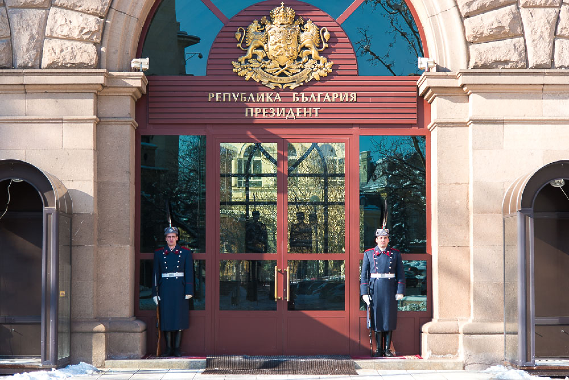 От ПП-ДБ върнаха неизпълнен мандата за съставяне на правителство веднага след като го получиха от президента