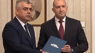 Президентът Румен Радев връчи третия мандат за съставяне на правителство