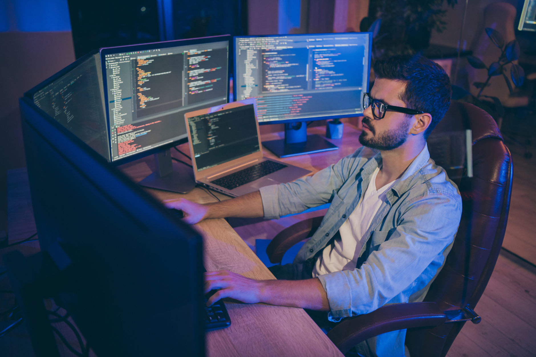 Бизнес перспективи: Надпреварата за технологични работници се засилва