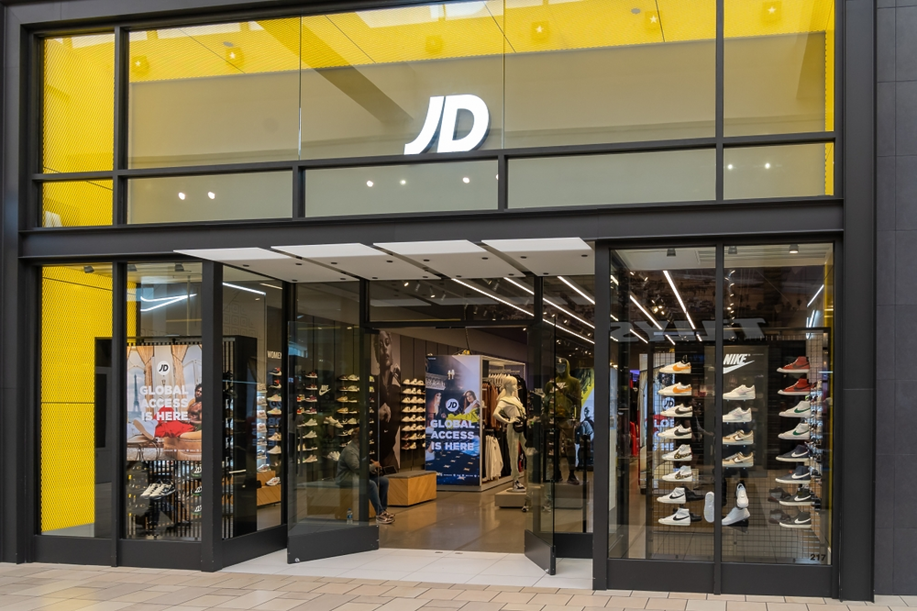 JD Sports планира да позволи на потребителите да пазаруват чрез AI платформи