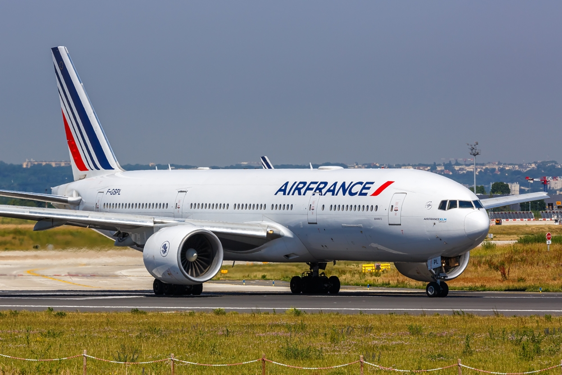 Air France временно спира полетите си до Дубай