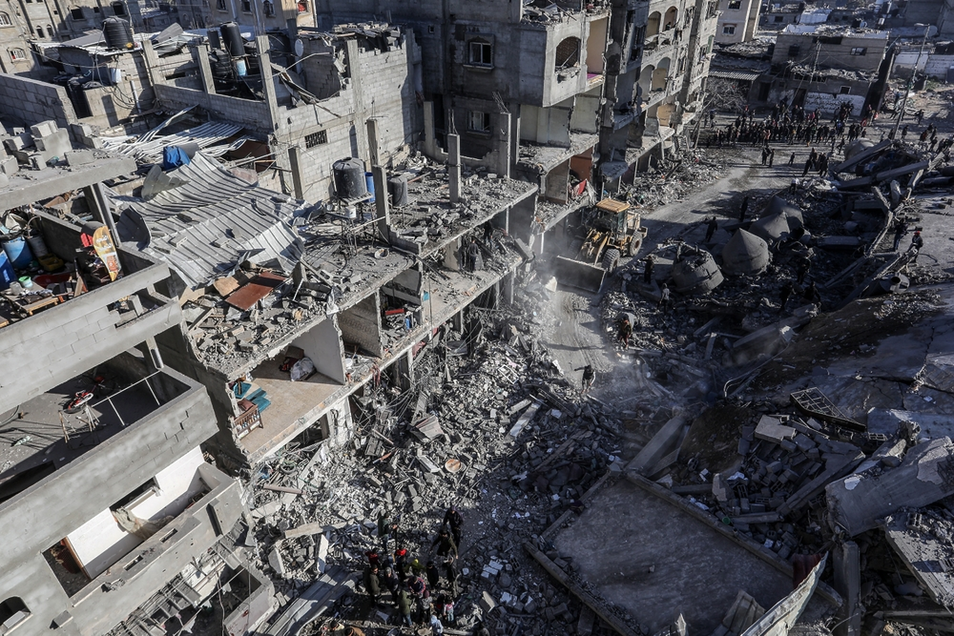 Най-малко 30 загинали при израелски удари в Газа въпреки примирието