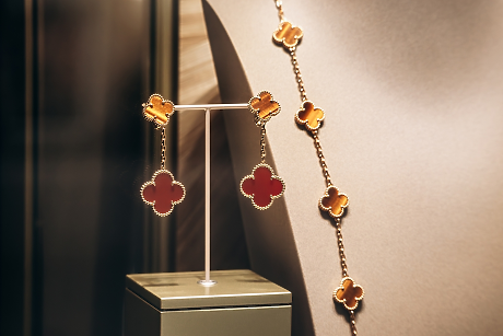 Richemont отчита ръст на продажбите, движен от силно търсене на луксозни бижута