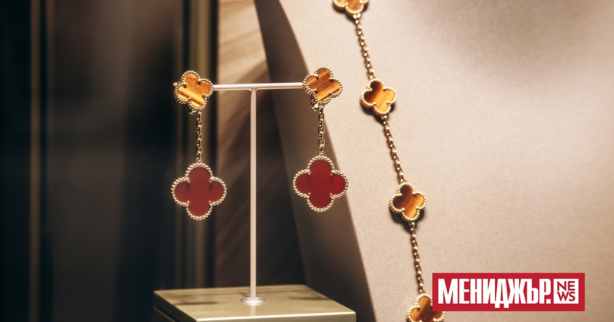 a { text-decoration: none; color: #464feb; } tr th, tr