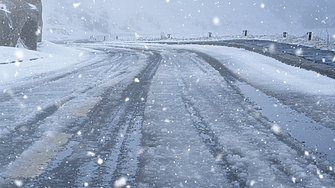 Синоптичната обстановка ще остане усложнена и в понеделник Снеговалежите ще