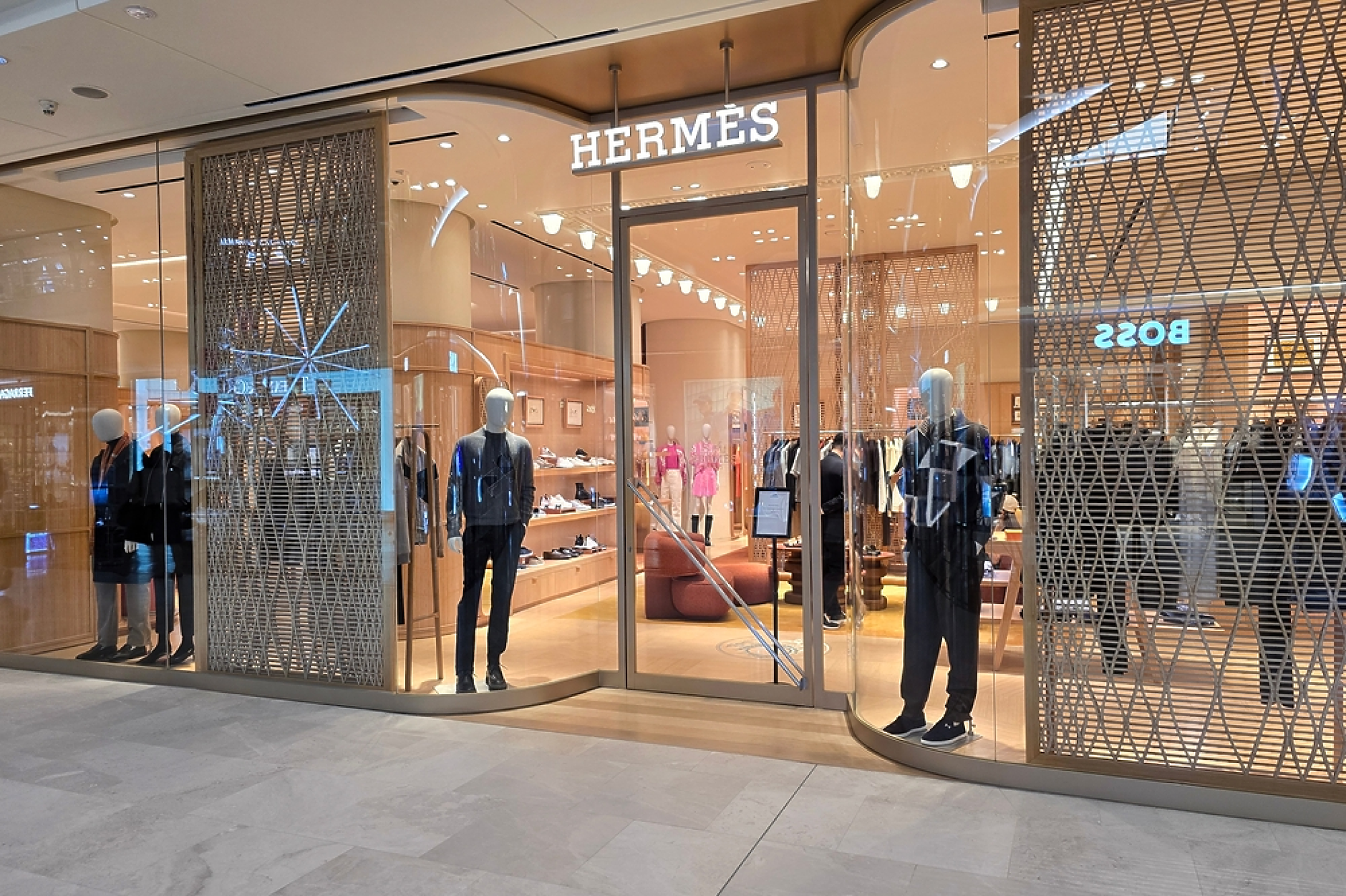 Модната къща Hermês е обвинена в онлайн шпиониране на купувачи на чанти Birkin