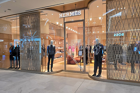 Модната къща Hermês е обвинена в онлайн шпиониране на купувачи на чанти Birkin