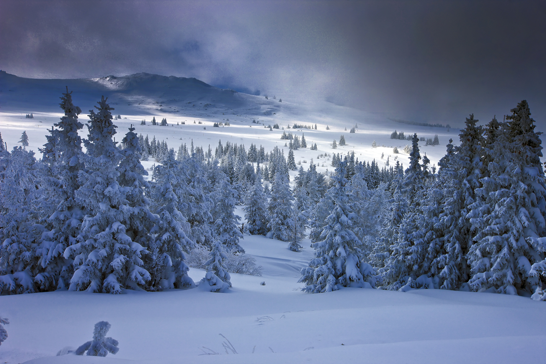 Времето: Ще продължи да нахлува студен въздух