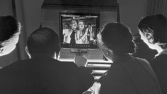 Историята на киното започва от станалата прословута  първа търговска прожекция на