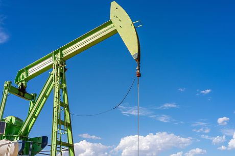 Петролът поевтиня с повече от 5% на фона на деескалацията между САЩ и Иран