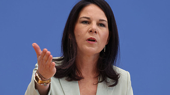 Международният ред е не само изложен на натиск а е