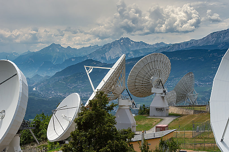 Германия обмисля инвестиции в лазери и шпионски спътници