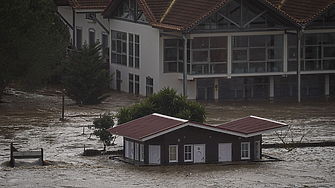 Големи части от Испания и Португалия са под тревога след