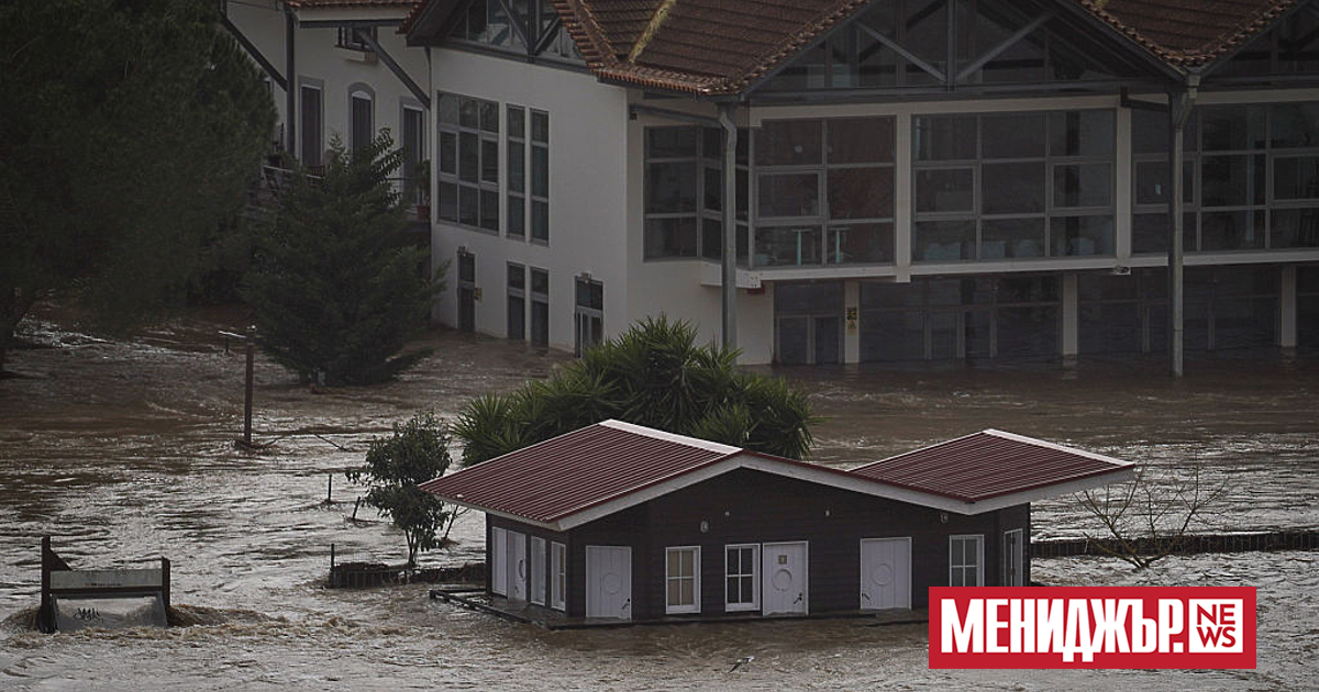Големи части от Испания и Португалия са под тревога, след