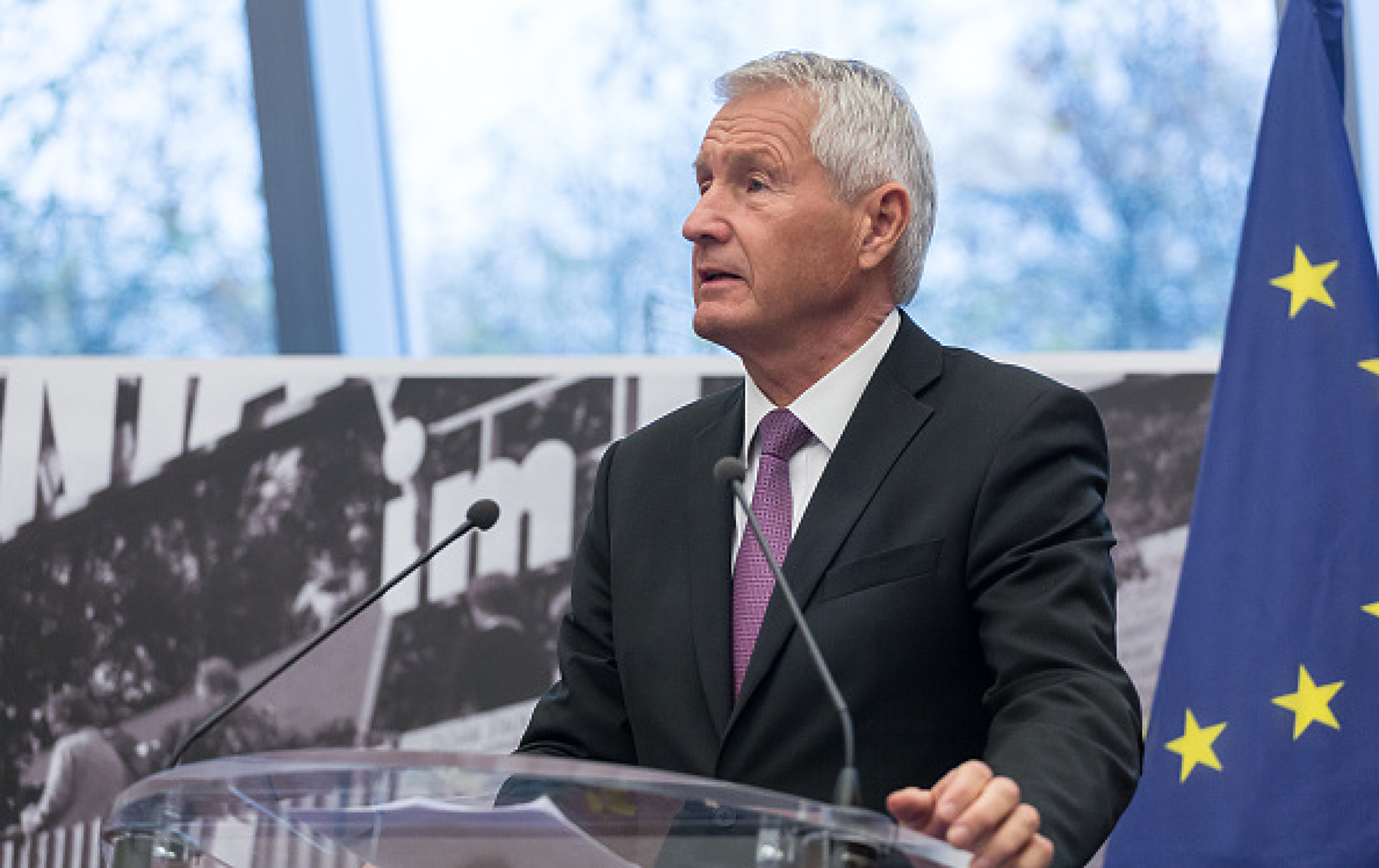 Норвегия започва разследване срещу бившия премиер по „случая Епстийн“