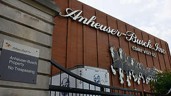 Пивоварната Anheuser Busch InBev надмина прогнозите за печалба приходи и