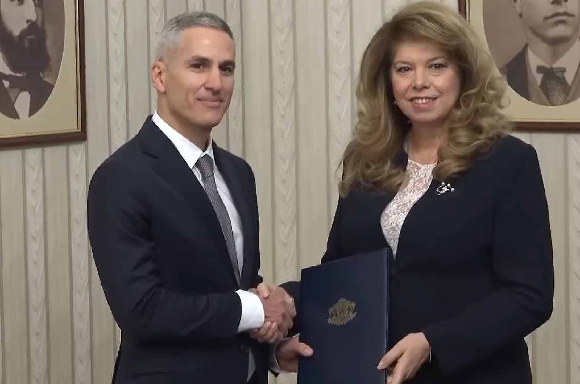 Президентът връчи мандат за съставяне на служебно правителство на Андрей Гюров