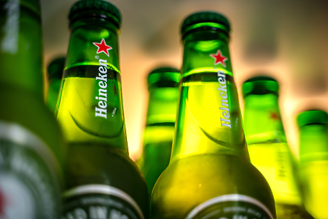 Heineken ще съкрати до 6000 работни места на фона на отслабващо търсене на бира
