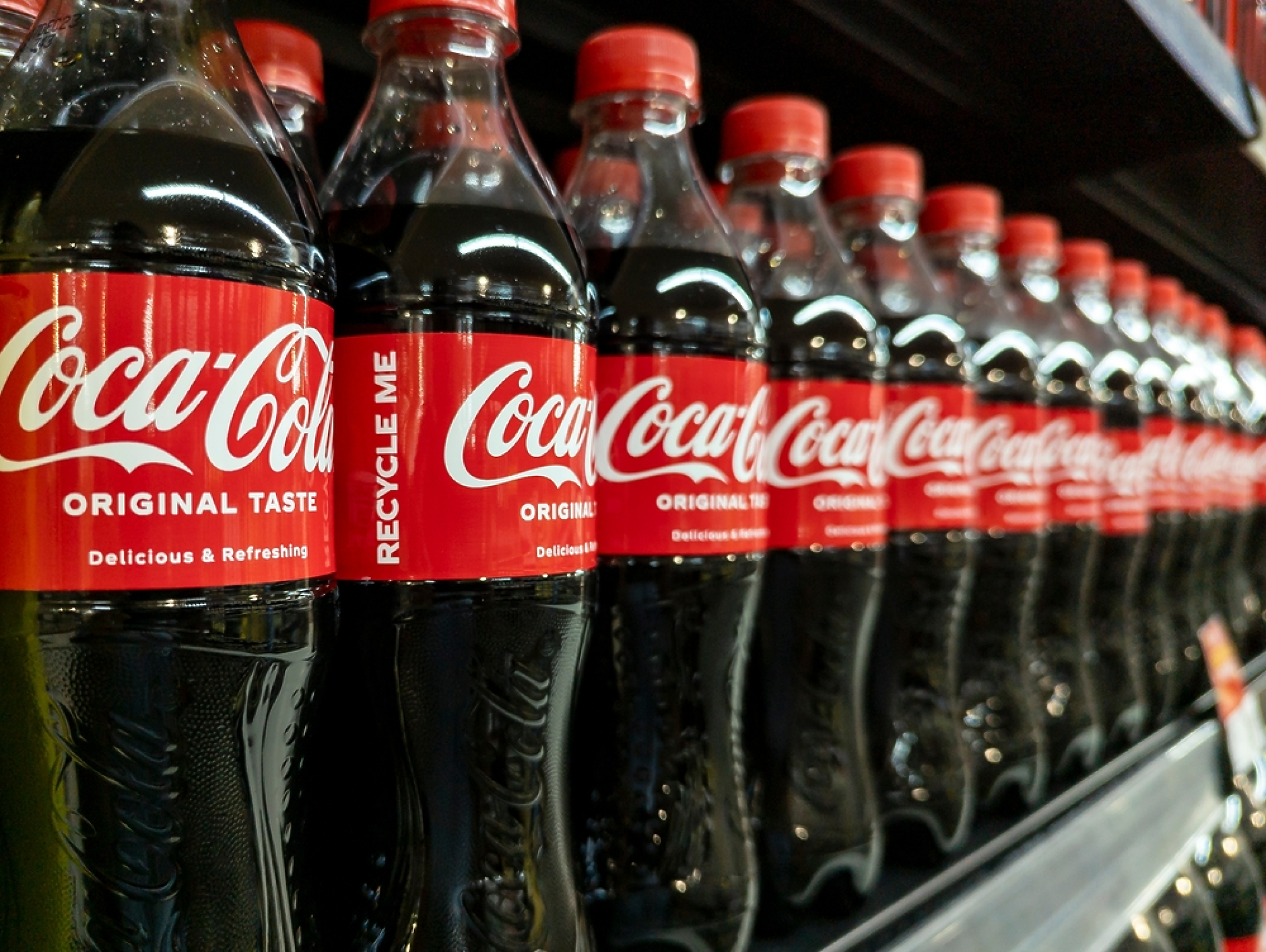 Coca-Cola прогнозира слаб ръст на приходите през 2026 г.
