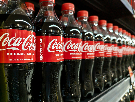Coca-Cola прогнозира слаб ръст на приходите през 2026 г.