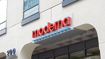 Moderna губи 10% в предборсовата търговия заради регулаторен удар от FDA